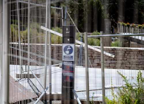 Fotografija 3 - FOTO Postavljeno svih deset javnih špina na području grada Šibenika: 'Ojačane su i ne mogu se više tako lako razbiti'