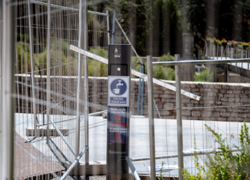 Fotografija 10 - FOTO Postavljeno svih deset javnih špina na području grada Šibenika: 'Ojačane su i ne mogu se više tako lako razbiti'