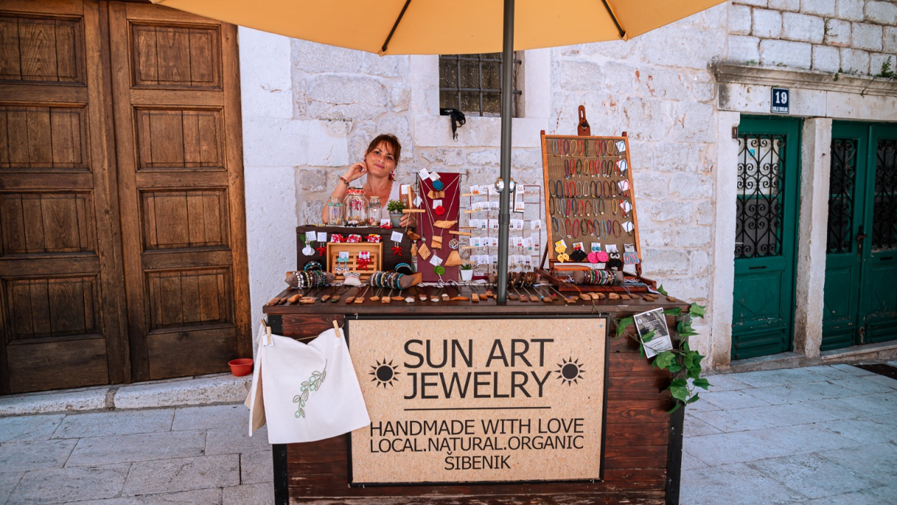 Josipa Aužina s mnogo truda, ljubavi i pažnje stvara unikatni šibenski nakit koji osvaja svijet