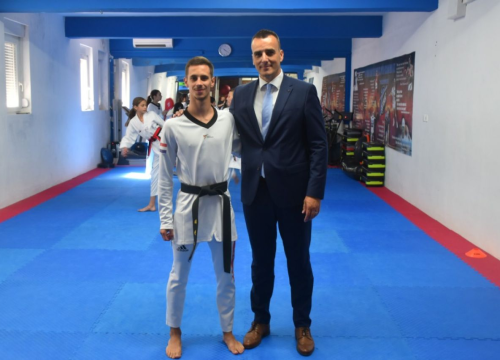 Fotografija 11 - FOTO Župan Rakić u Kninu se sastao s umirovljenicima, sportašima, poduzetnicima, prosvjetarima i zdravstvenim djelatnicima