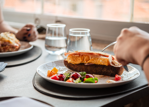 Fotografija 1 - Savršeno jutro u srcu Šibenika: Brunch na terasi s najljepšim pogledom na Kanal sv. Ante