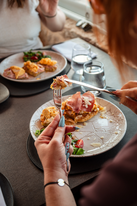 Savršeno jutro u srcu Šibenika: Brunch na terasi s najljepšim pogledom na Kanal sv. Ante