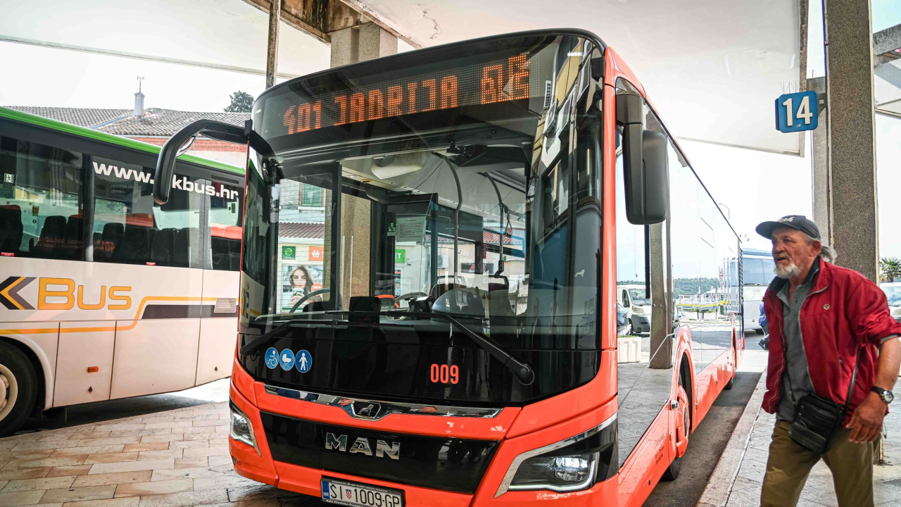 Treba li tijekom sezone uvesti dodatne linije gradskog i prigradskog prijevoza?: 'Nemoj brate, previše je i ovo, neka gužvi autima'