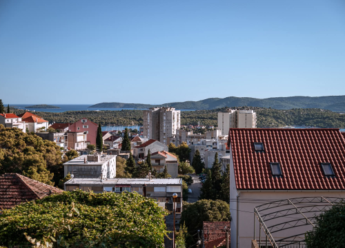 Fotografija 17 - Na brdu iznad Šibenika: Mažurice s pogledom na grad, mirom i zajedništvom