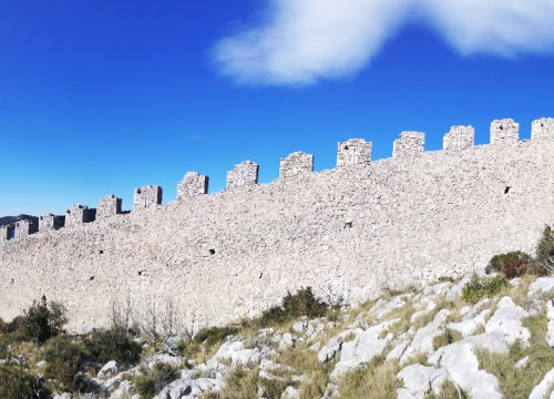 Fotografija 3 - Dalmatinski 'Kineski zid': Legenda burne povijesti bedema s poluotoka Oštrica kod Grebaštice