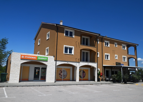 Fotografija 3 - Tromilja: Bife Ivan – Prva društvena mreža uz janjetinu i špricer