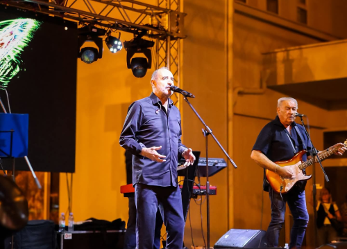 Fotografija 10 - Vodička riva sinoć postala plesni podij uz Dražena Zečića: More domaćih i stranih gostiju pjevalo u glas