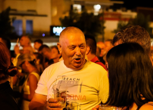 Fotografija 5 - Vodička riva sinoć postala plesni podij uz Dražena Zečića: More domaćih i stranih gostiju pjevalo u glas