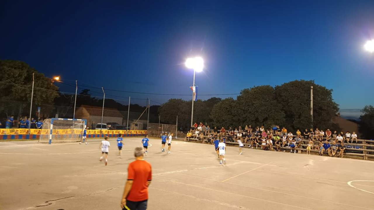 Veliko finale turnira večeras u Pakovu Selu: Tko će prvi put podići pobjednički pehar?