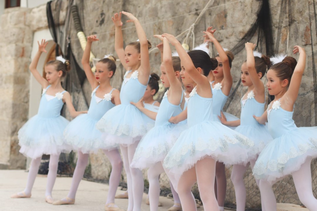 Šibenčanka Meri Višnjić i njene balerine  u Tribunju stvaraju bajku