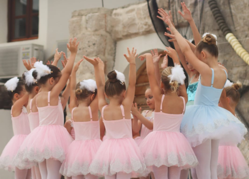 Fotografija 6 - Šibenčanka Meri Višnjić i njene balerine  u Tribunju stvaraju bajku