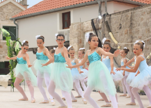 Fotografija 9 - Šibenčanka Meri Višnjić i njene balerine  u Tribunju stvaraju bajku
