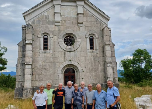 Fotografija 3 - Članovi šibenske Bratovštine sv. Jakova hodočastili u Udbinu