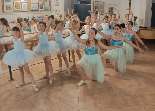 Fotografija 18 - Šibenčanka Meri Višnjić i njene balerine  u Tribunju stvaraju bajku