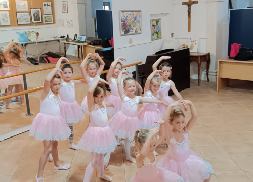 Fotografija 7 - Šibenčanka Meri Višnjić i njene balerine  u Tribunju stvaraju bajku