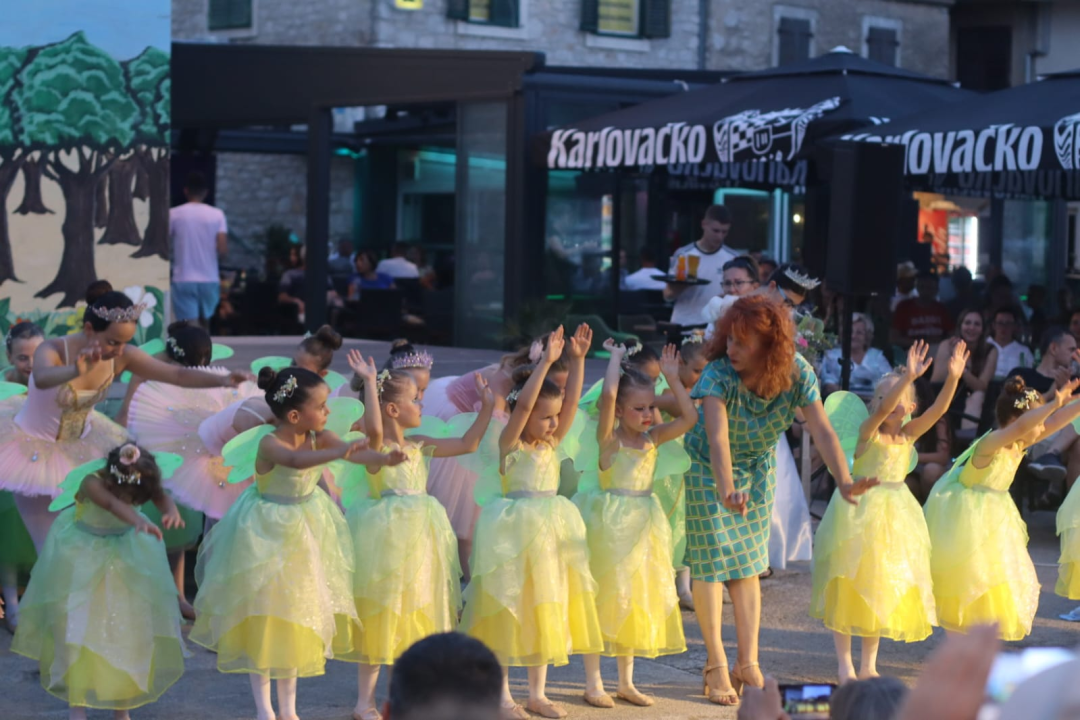 Šibenčanka Meri Višnjić i njene balerine  u Tribunju stvaraju bajku