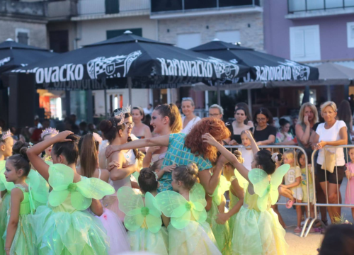 Fotografija 12 - Šibenčanka Meri Višnjić i njene balerine  u Tribunju stvaraju bajku