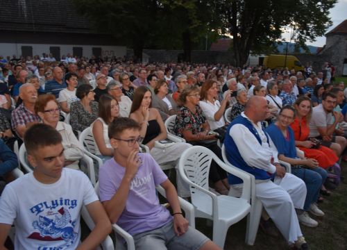 Fotografija 2 - Članovi Kulturno-umjetničke udruge 'Zvona Zagore' u Ogulinu prikazali baštinu Mirlovića