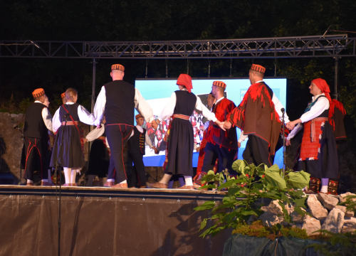 Fotografija 6 - Članovi Kulturno-umjetničke udruge 'Zvona Zagore' u Ogulinu prikazali baštinu Mirlovića