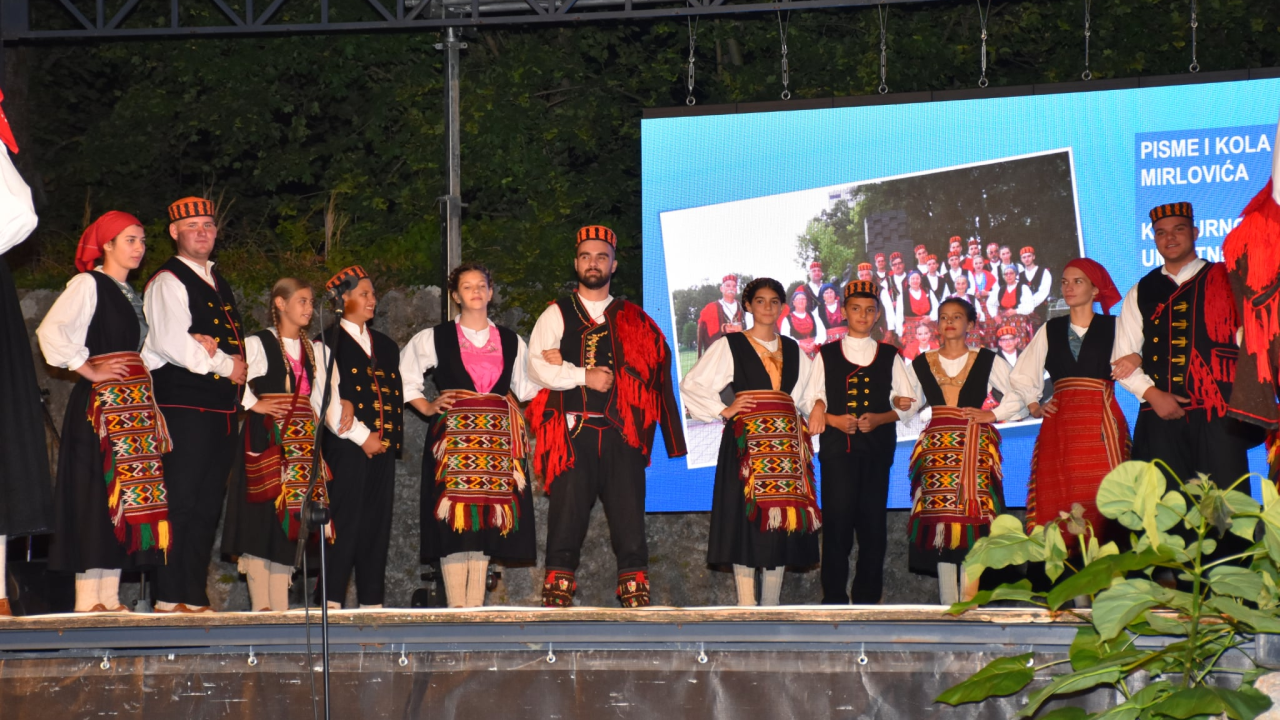 Članovi Kulturno-umjetničke udruge 'Zvona Zagore' u Ogulinu prikazali baštinu Mirlovića