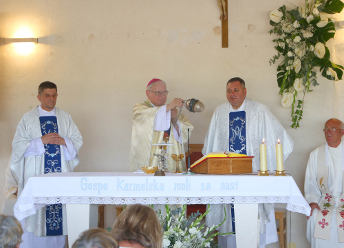 Fotografija 3 - Svečano proslavljen blagdan Gospe Karmelske na brdu Okit