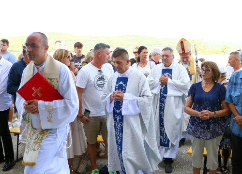 Fotografija 7 - Svečano proslavljen blagdan Gospe Karmelske na brdu Okit