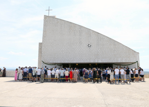 Fotografija 8 - Svečano proslavljen blagdan Gospe Karmelske na brdu Okit