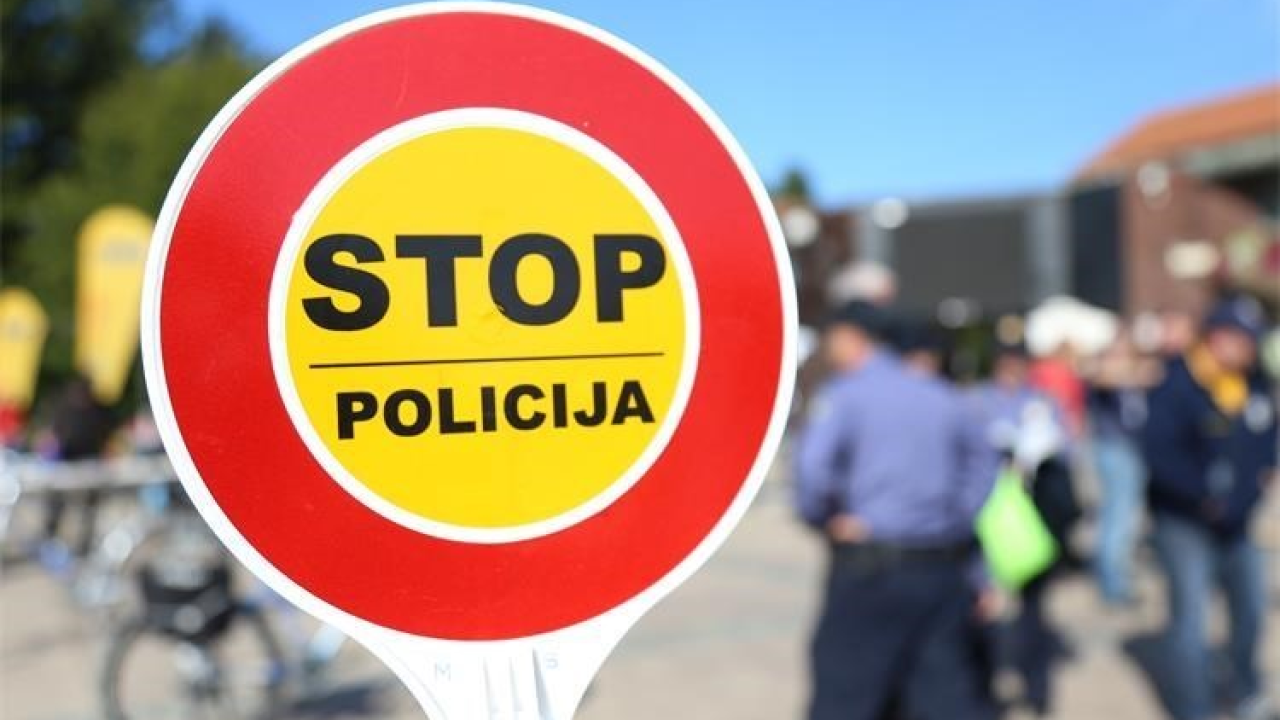 U Oklaju zatečen 66-godišnjak za volanom bez položenog vozačkog ispita