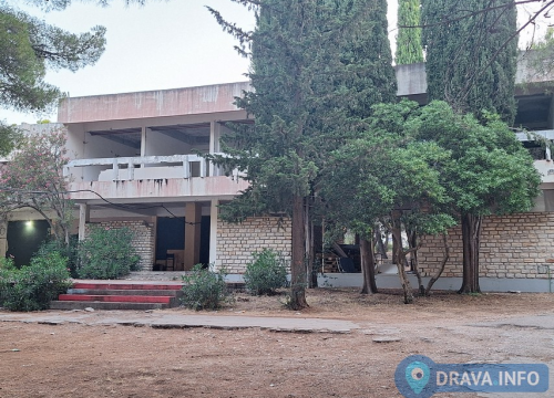 Fotografija 1 - Evo kako danas izgleda nekad popularno Podravkino ljetovalište u Pirovcu