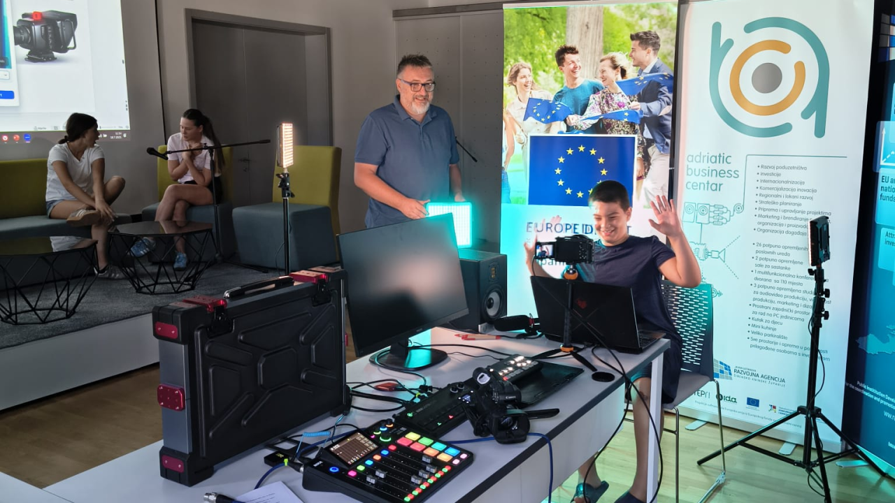 Radionica o snimanju vlastitog podcasta oduševila djecu od 12 do 15 godina