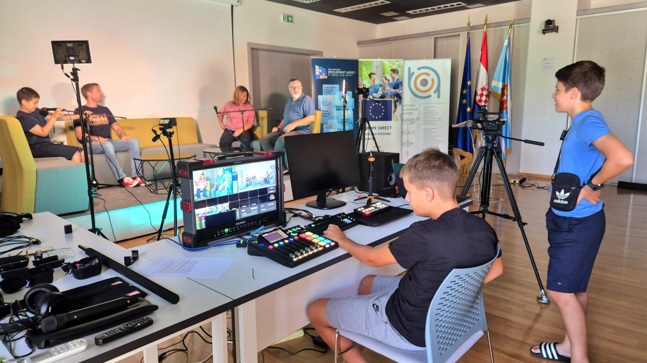 Radionica o snimanju vlastitog podcasta oduševila djecu od 12 do 15 godina
