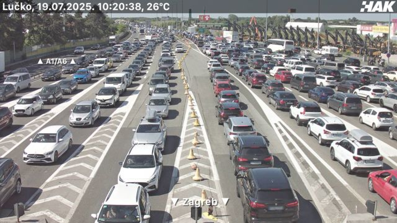 HAK poziva na oprez: Stvaraju se velike gužve na cestama