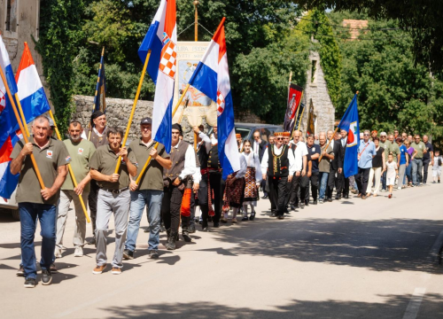 Fotografija 12 - Obilježen Spomendan na poginule branitelje i civile prominskog kraja