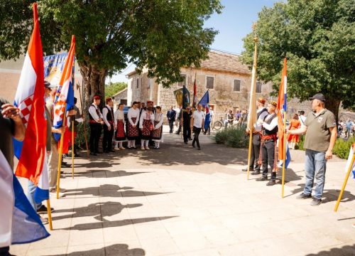 Fotografija 9 - Obilježen Spomendan na poginule branitelje i civile prominskog kraja