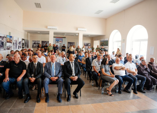 Fotografija 8 - Obilježen Spomendan na poginule branitelje i civile prominskog kraja