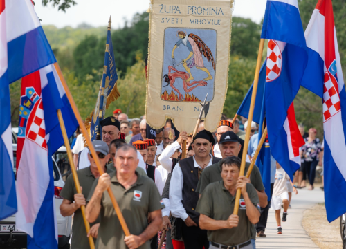 Fotografija 7 - Svečano obilježen Spomendan na poginule branitelje i 142. obljetnica Općine Promina