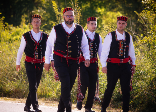 Fotografija 23 - Svečano obilježen Spomendan na poginule branitelje i 142. obljetnica Općine Promina