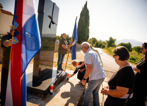 Fotografija 6 - Svečano obilježen Spomendan na poginule branitelje i 142. obljetnica Općine Promina