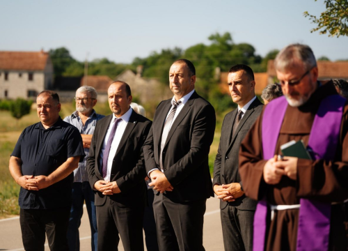Fotografija 6 - Obilježen Spomendan na poginule branitelje i civile prominskog kraja