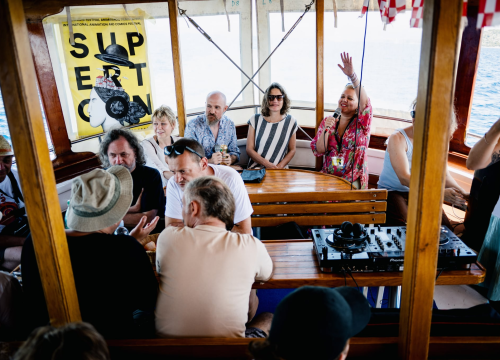 Fotografija 1 - Supertoon dosegnuo svoju polovicu: Ekipa festivala zaplovila prema bajkovitoj obali