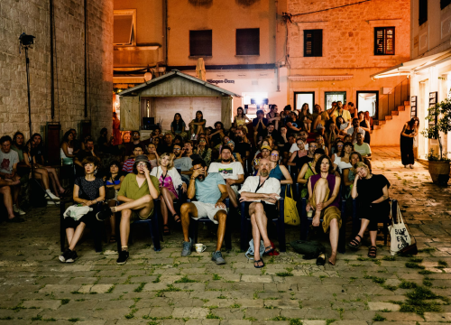 Fotografija 4 - Supertoon dosegnuo svoju polovicu: Ekipa festivala zaplovila prema bajkovitoj obali