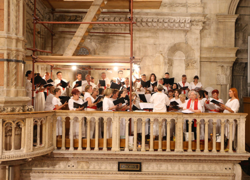 Fotografija 2 - Mješoviti katedralni zbor nastupio u katedrali