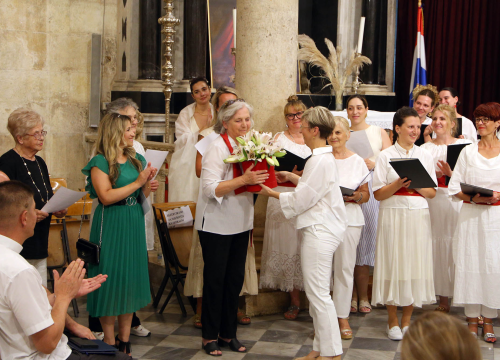 Fotografija 3 - Mješoviti katedralni zbor nastupio u katedrali