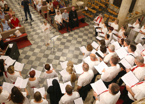 Fotografija 5 - Mješoviti katedralni zbor nastupio u katedrali