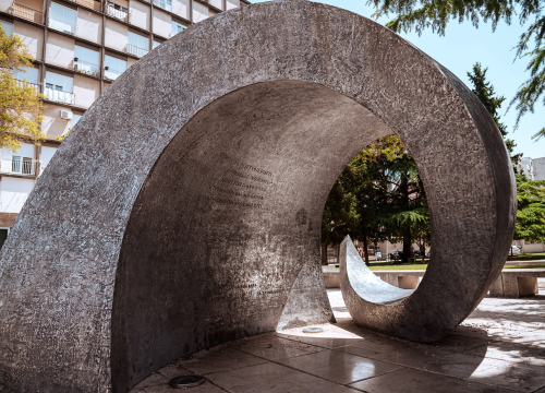 Fotografija 51 - Baldekin 2 i 3: Simbol šibenskog duha, spoj sporta, obrazovanja i sjećanja