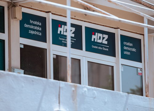 Fotografija 12 - Baldekin 2 i 3: Simbol šibenskog duha, spoj sporta, obrazovanja i sjećanja