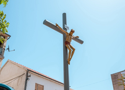 Fotografija 2 - Baldekin 2 i 3: Simbol šibenskog duha, spoj sporta, obrazovanja i sjećanja