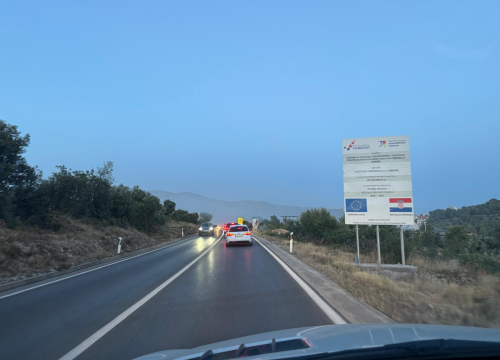 Fotografija 4 - Sinoćnji prizori iz Njivica otkrivaju razmjer problema života pod kamenolomom