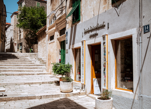 Fotografija 27 - Uronite u svijet mode i umjetnosti u Galeriji Juraj Dalmatinac