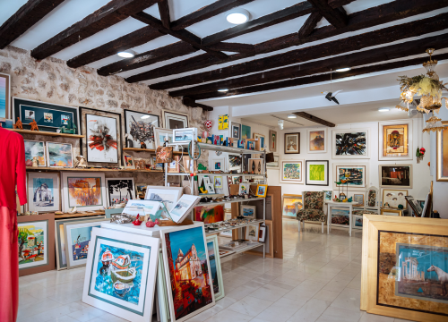 Uronite u svijet mode i umjetnosti u Galeriji Juraj Dalmatinac